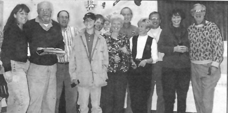 Coordinator Donna Douglas of the Lanark County Reading Network presents its 1998 championship trophy to team leader Frank Roy and his team of Langlauffers at the Perth Legion.